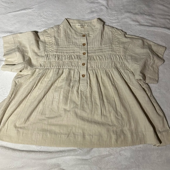 Solitaire Cream Short Sleeve Blouse with Mandarin Collar - Picture 1 of 5